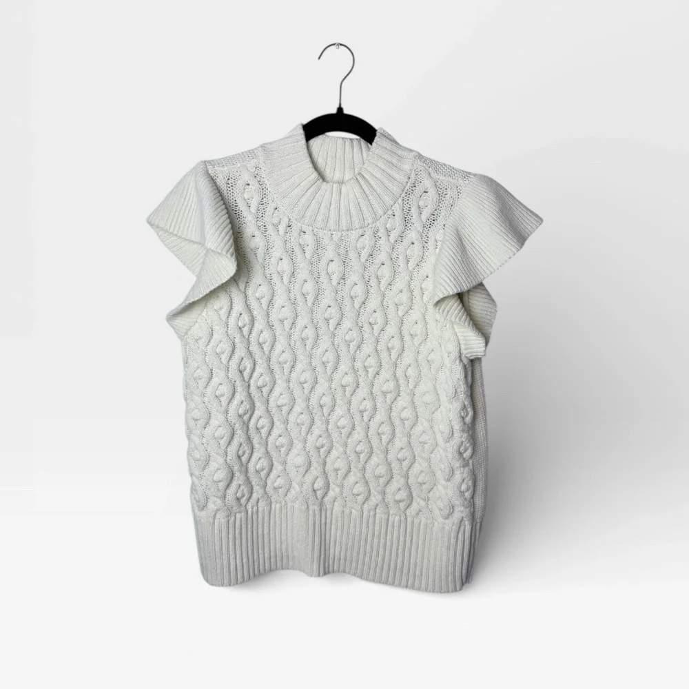 On 34th White Knitted Sweater (C)‎